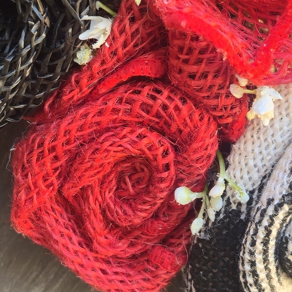 Handmade Heart-shaped Valentine's Day Wreath with black and white buffalo plaid - Picture 7 of 14